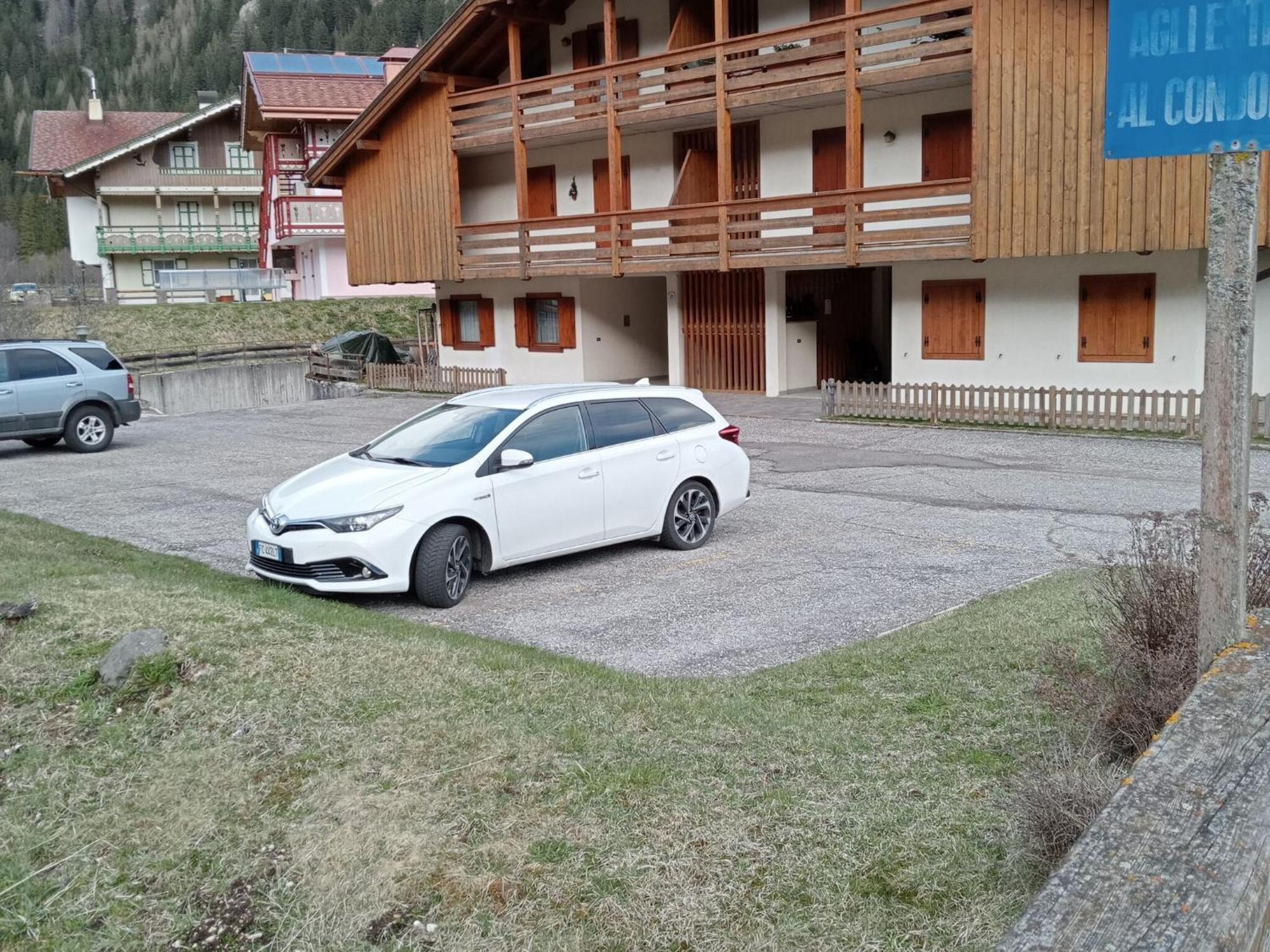Spacious Chalet With Garden Near Ski Area In Tyrol Pozza di Fassa Exterior photo